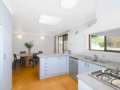 7 Curnow Place, Chisholm