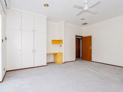5 Lakeside Road, Churchlands