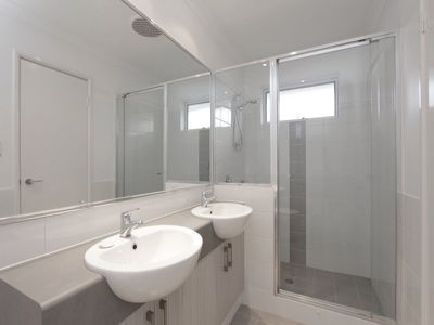 2 / 58 Central Avenue, Redcliffe
