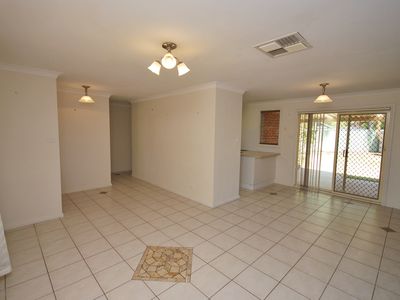 6 Parkland Place, Dubbo