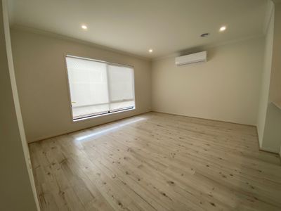 33 Brentham Crescent, Werribee