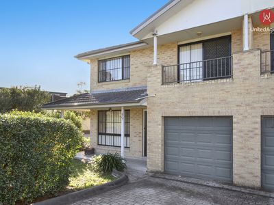 2 / 5 Lang Road, Casula