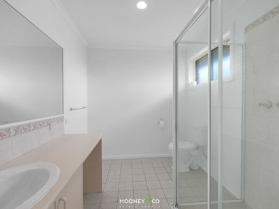 8 Artists Crescent, Narre Warren South