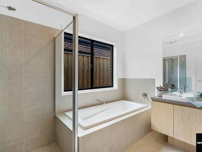 25 Marlee Drive, Deanside