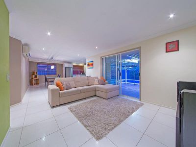 16 Holland Cres, Wynnum West