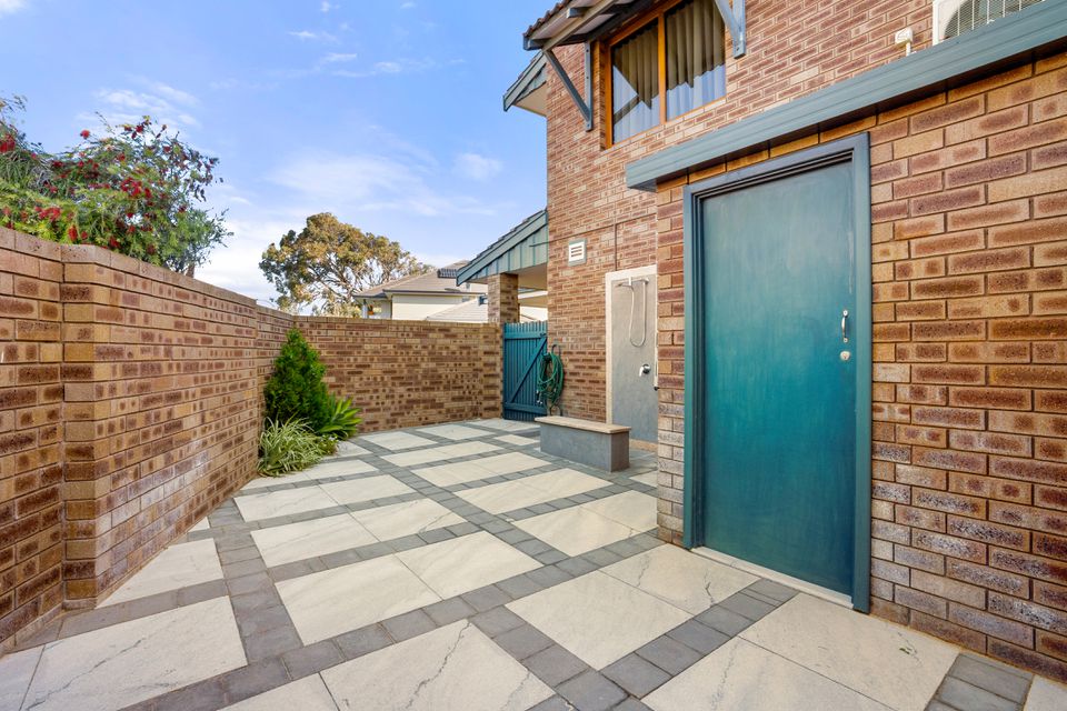 9 / 16 ARCADIA DRIVE, Shoalwater