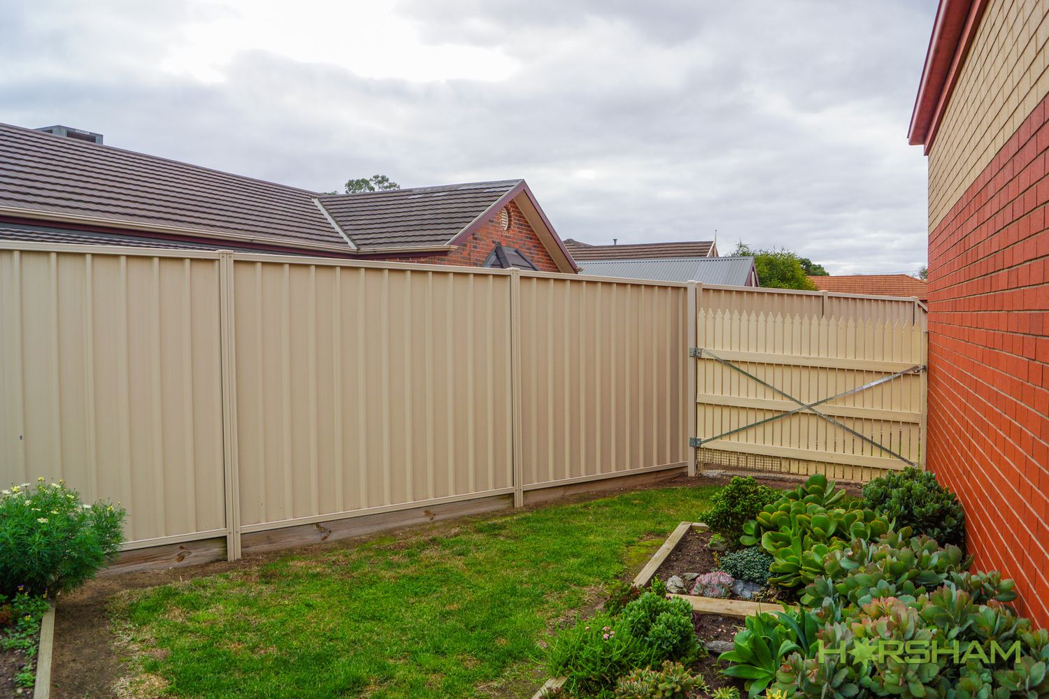 7 Hopkins Drive, Horsham