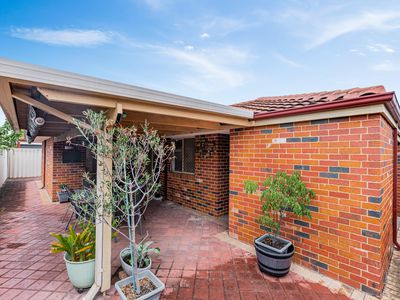 8 / 12 Deschamp Road, Morley