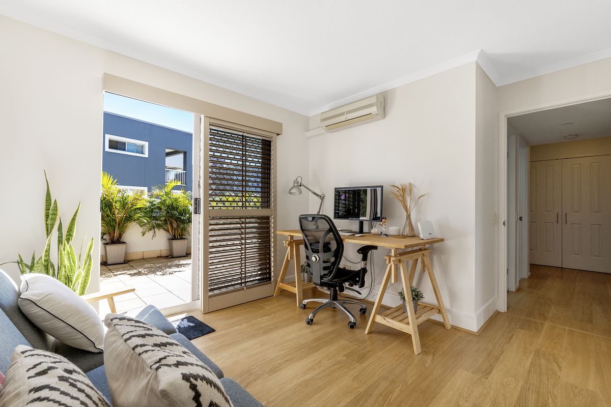 15 / 1 Riverwalk Avenue, Robina