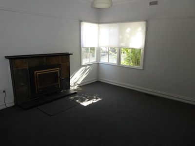 27 Delhi St, Seymour