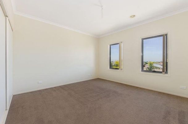 70 Hamilton Hume Parade, Craigieburn