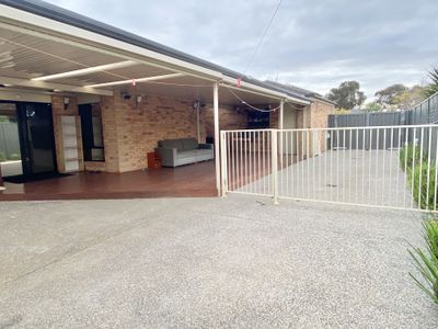 9 Eucumbene Road, Manor Lakes