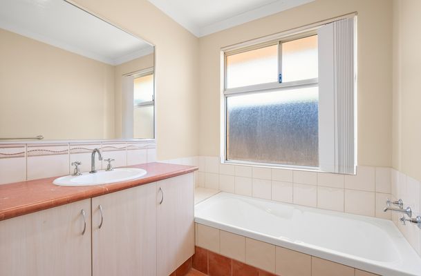 13 Valheru Avenue, Rockingham