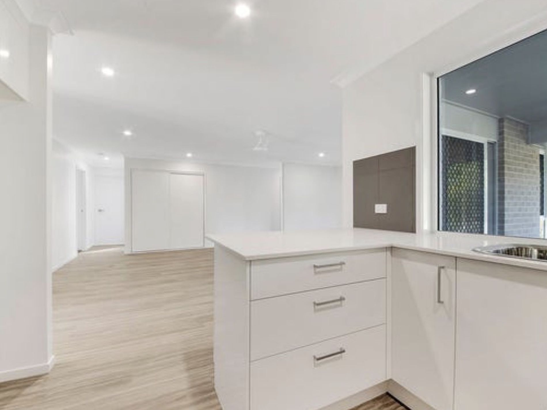 39 LAKESIDE DRIVE, Taroomball