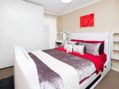 6 McKivat Drive, Springfield Lakes
