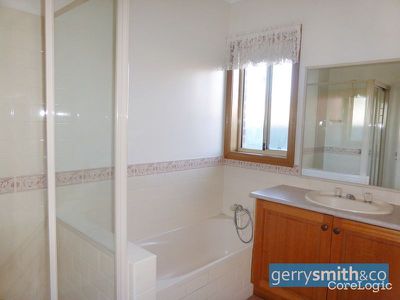 13 Hopkins Drive, Horsham