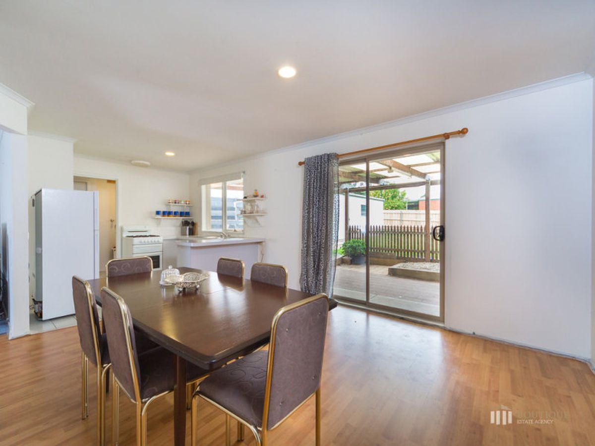 8 Hillview Rise, Hampton Park