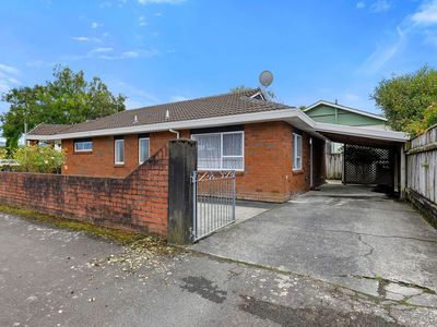 52 Pine Avenue, Ebdentown