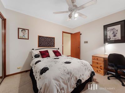 17 Bellbrook Drive, Dandenong North