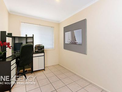 10 / 17 Gibbs St, Churchill