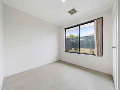 18 Montane Turn, Banksia Grove