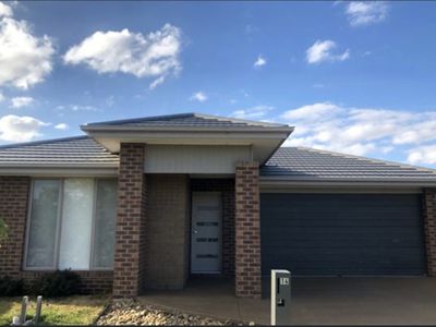 14 Adelong Street, Werribee