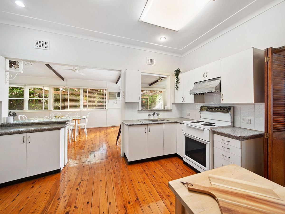 2 Beaumaris Crescent, Mortdale
