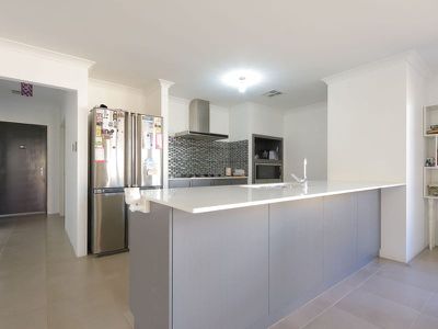 18 Baroness Road , Baldivis