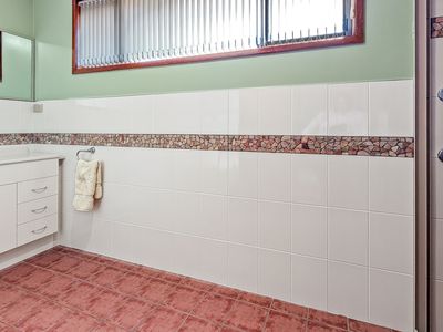 18 Lakeside Drive, Kianga