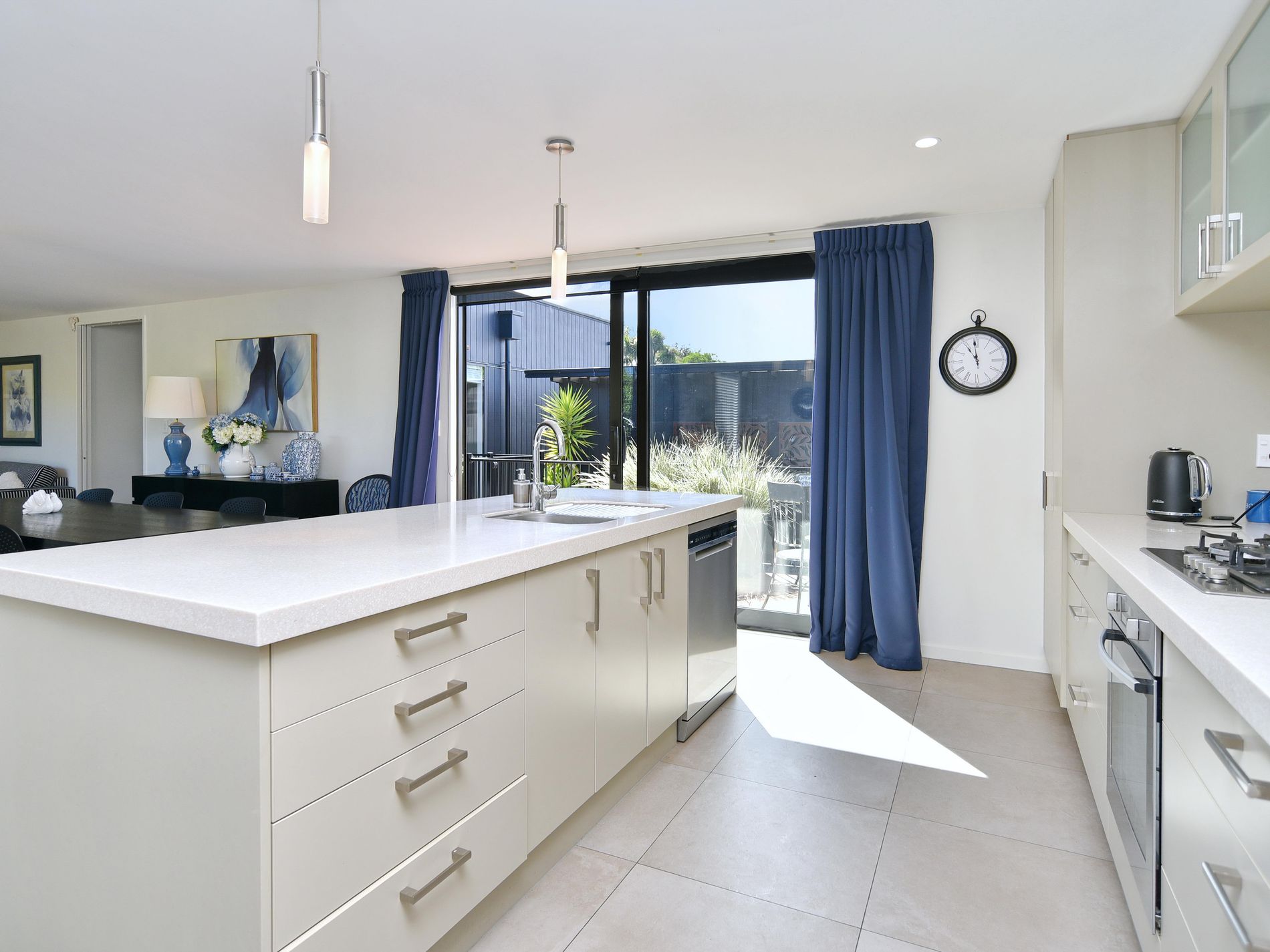 102 Hills Road, Edgeware