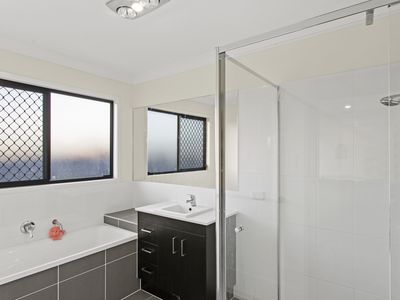 8 CULLIGAN WAY, Flagstone