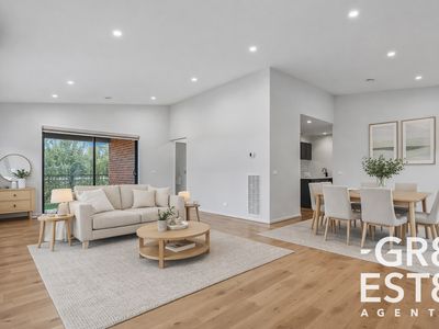 17 Chesney Rise, Officer