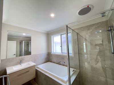 14 Fariha Way, Park Ridge