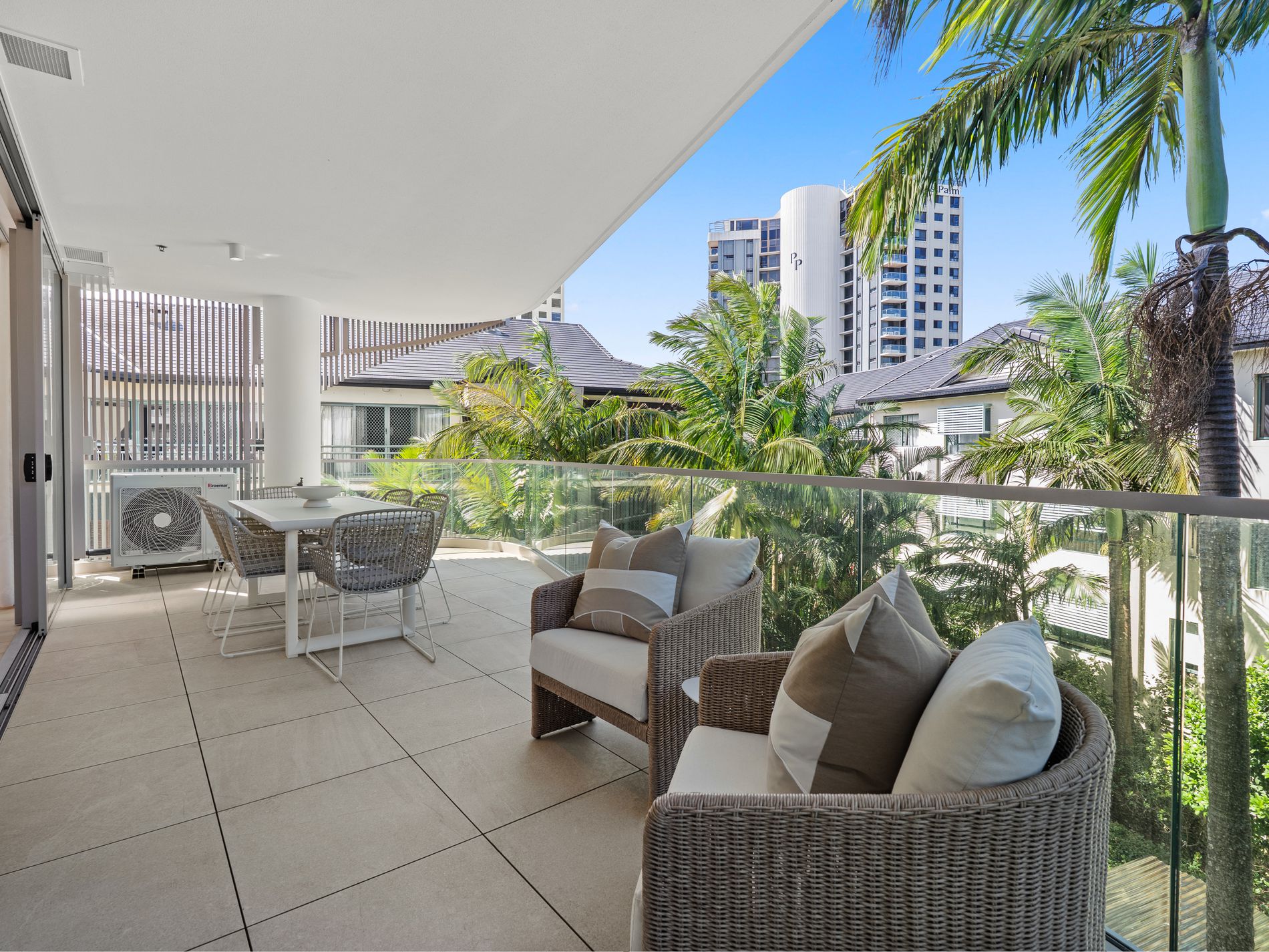 302 / 949 Gold Coast Highway, Palm Beach