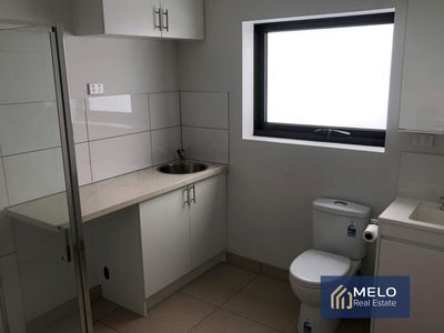 2 / 21B Military Road, Avondale Heights