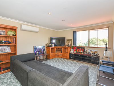 4 Carnegie Place, Greenfields