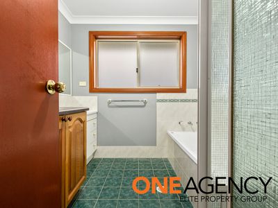 16 Dorothy Avenue, Basin View