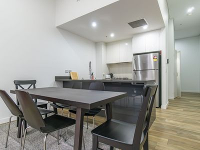 412 / 3 Gearin Alley, Mascot