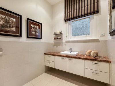 1025 Malvern Road, Toorak