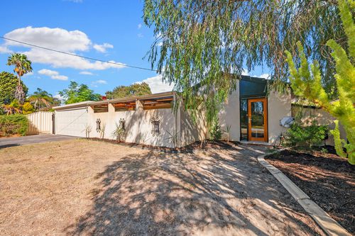 9 Boronia Close, Camillo