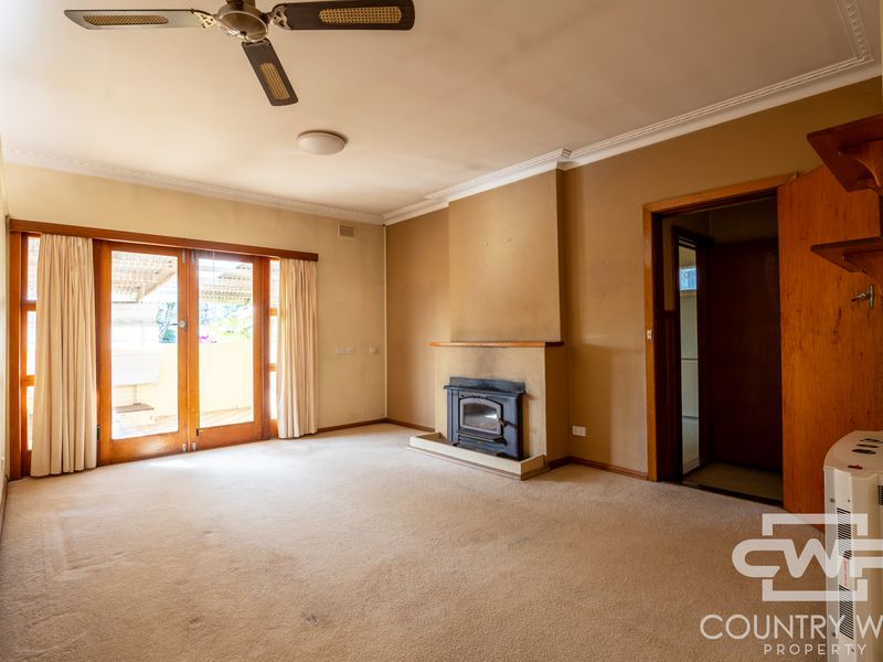 8 Lackey Street, Guyra