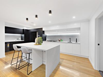 8 Pinnacle Way, Fraser Rise