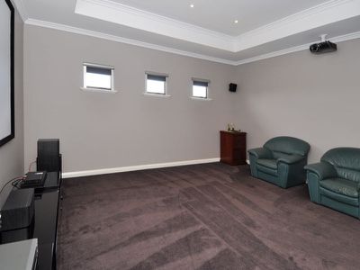 2 Pirring Way, Hannans