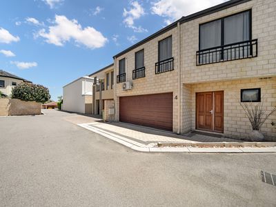 4 / 70 Gairloch Street, Applecross