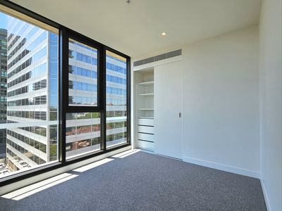 601 / 8 Louise Street, Melbourne