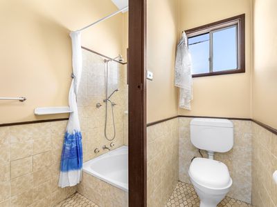 28 Sunset Boulevard, Kianga