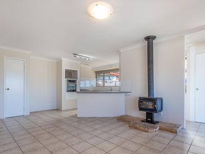 4 Camfield Place, Beldon