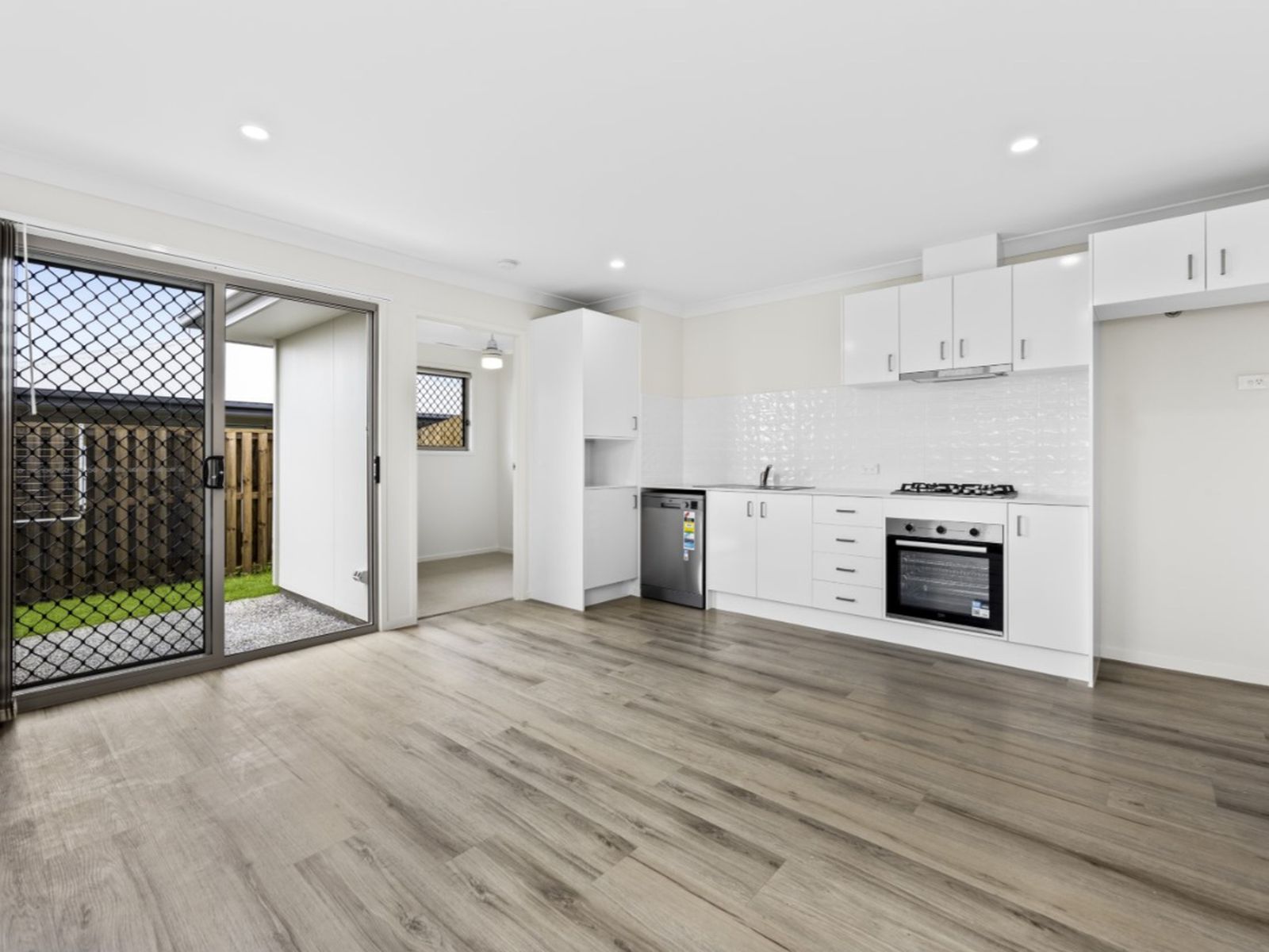 NEW BUILT DUAL 3 + 1 BED $1.271m 