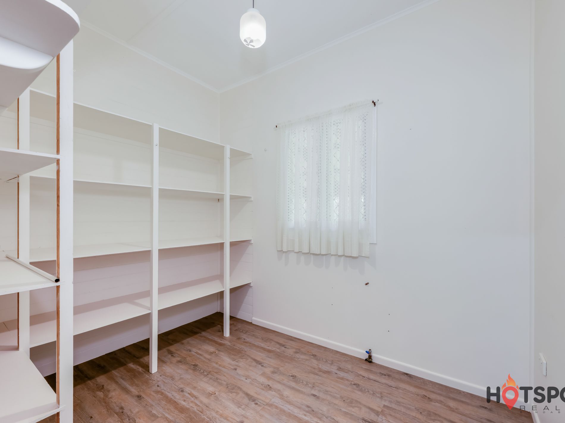 19C Low Street, Kensington