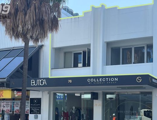 Just moments walk to cafes, beaches, train station, post office & shops